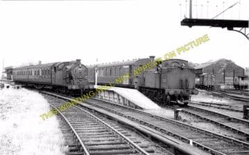 Dunstable North Railway Station Photo. Standridgeford Line. LNWR. (1)