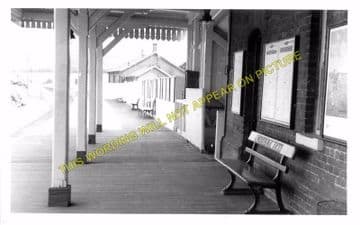 Dunstable Town Railway Station Photo. Luton Line. Great Northern Railway (4)
