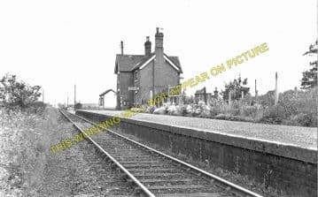 Easton Court Railway Station Photo. Woofferton - Tenbury Wells. GWR + L&NWR. (1)..