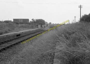 Elton Railway Station Photo. Wansford - Oundle. Barnwell and Thrapston Line. (5)