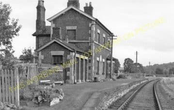 Eyarth Railway Station Photo. Ruthin - Nantclwyd. Denbigh to Corwen Line. (2)