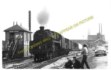 Finedon Railway Station Photo. Wellingborough - Isham & Burton Latimer. (1).