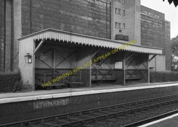 Fulbourne Railway Station Photo. Cambridge - Six Mile Bottom. (10)