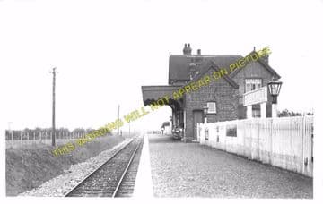 Godshill Railway Station Photo. Merstone - Whitwell. Ventnor Line. (4)