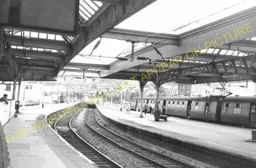 Gourock Railway Station Photo. Greenock and Port Glasgow Line. Caledonian. (11)