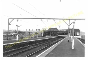 Gourock Railway Station Photo. Greenock and Port Glasgow Line. Caledonian. (8)