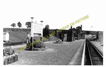 Helmdon for Sulgrave Railway Station Photo. Brackley - Culworth. GCR. (2)..