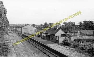 Helmdon Village Railway Station Photo. Farthinghoe - Wappenham. (1)..