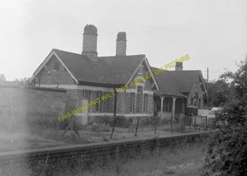 Higham Ferrers Railway Station Photo. Wellingborough Line. Midland Railway (12)