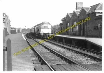 Kingscliffe Railway Station Photo. Wakerley - Nassington. Seaton to Washford (7)