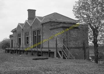 Kingscliffe Railway Station Photo. Wakerley - Nassington. Seaton to Washford (8)