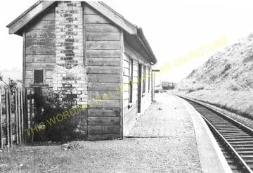 Knucklas Railway Station Photo. Knighton - Llangunllo. Knighton to Builth. (9)