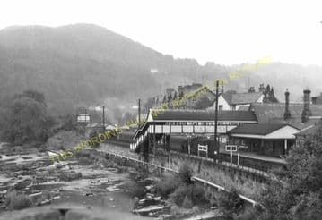 Llangollen Railway Station Photo. Berwyn - Trevor. Corwen to Wrexham Line. (16)