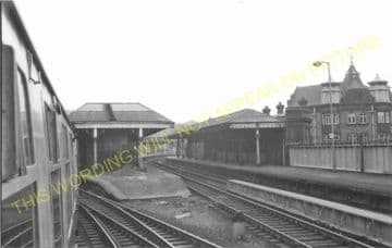 Manors East Railway Station Photo. Newcastle- Byker. Wallsend Line. (5)