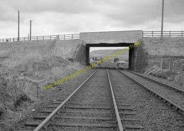 Milnathort Railway Station Photo. Kinross - Mawcarse. North British Railway. (2)