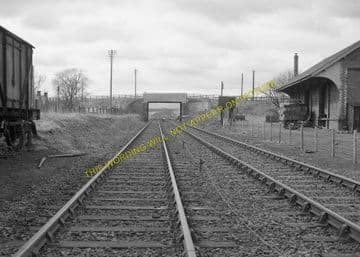 Milnathort Railway Station Photo. Kinross - Mawcarse. North British Railway. (3)