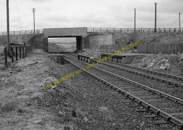 Milnathort Railway Station Photo. Kinross - Mawcarse. North British Railway. (6)