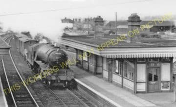 Offord & Buckden Railway Station Photo. Huntingdon - St. Neots. Sandy Line. (2).