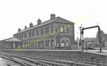 Oswestry Railway Station Photo. LLynclys - Whittington. Cambrian Railway. (6)