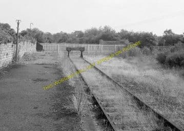 Oundle Railway Station Photo. Elton - Barnwell. Wansford to Thrapston Line (14)