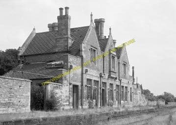 Oundle Railway Station Photo. Elton - Barnwell. Wansford to Thrapston Line (5)