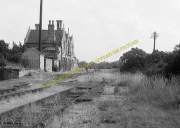 Oundle Railway Station Photo. Elton - Barnwell. Wansford to Thrapston Line (6)