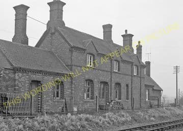 Piddington Railway Station Photo. Northampton - Olney. Midland Railway (11)