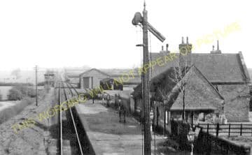 Raunds Railway Station Photo. Thrapston - Kimbolton. Huntingdon Line. (2)