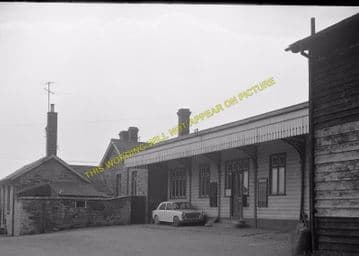 Seaton & Uppingham Railway Station Photo. Rockingham - Morcott. L&NWR (18)