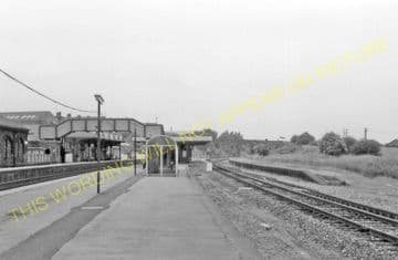 Wellingborough Midland Road Railway Station Photo. Irchester - Finedon. (10).