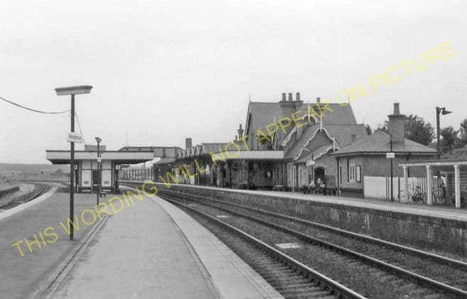 Wellingborough Midland Road Railway Station Photo. Irchester - Finedon. (9)