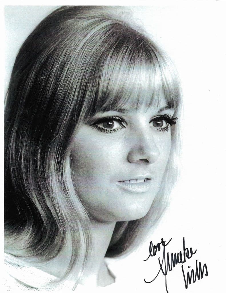 Anneke Wills DOCTOR WHO 'Polly'  - Genuine Signed Autograph 10 x 8 COA 11339