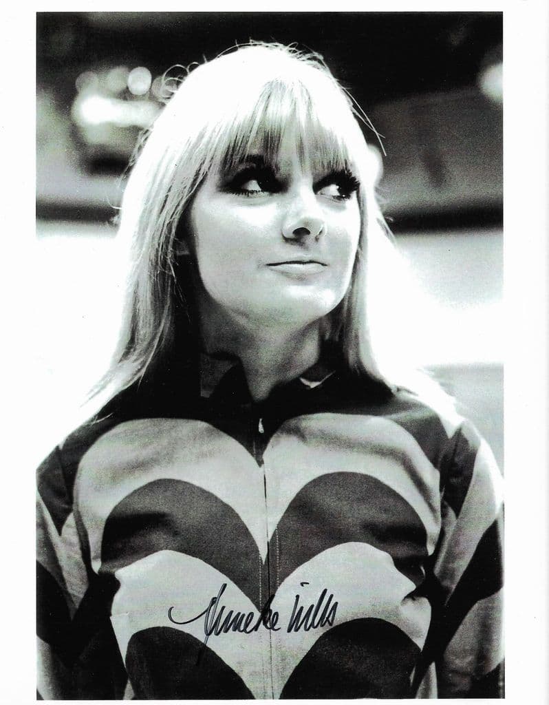 Anneke Wills DOCTOR WHO 'Polly'  - Genuine Signed Autograph 10 x 8 COA 11348