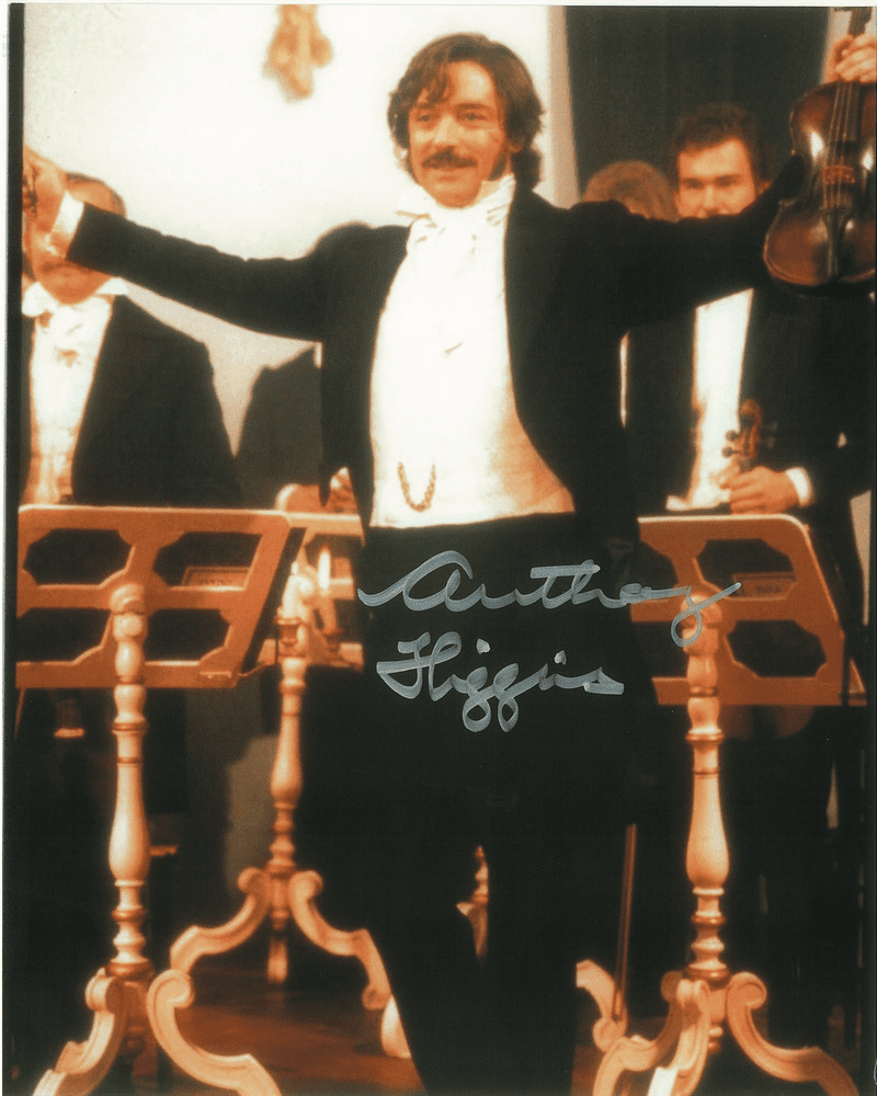 Anthony Higgins  - Signed 10 x 8 Photograph. This is an original autograph and not a copy. 10211