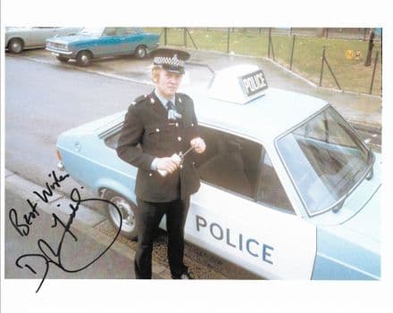 DOUGLAS FIELDING "PC/Sgt Quilley" Z CARS 10x8 Genuine Signed Autograph COA  22509