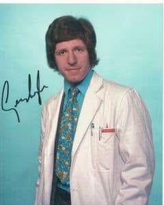 George Layton - Doctor in Charge, 10x8 genuine signed autograph 10227