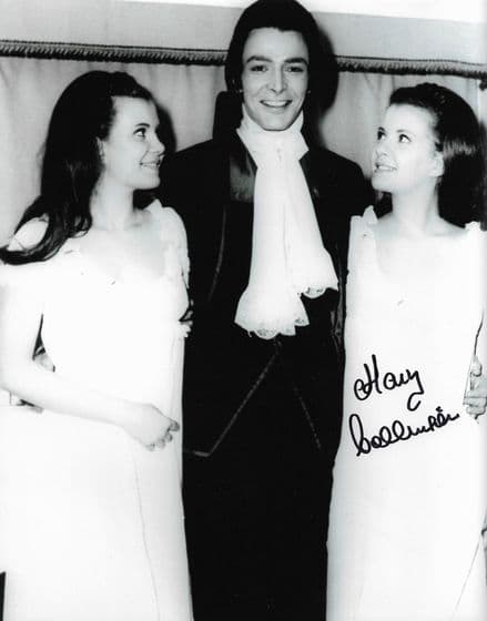 Mary  Collinson -TWINS OF EVIL 'HORROR' Genuine Signed Autograph 10x8  11376