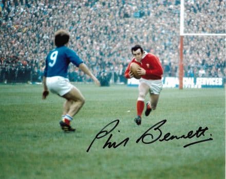 Phil Bennet "RUGBY PLAYER" 10" x 8" Genuine Signed Autograph COA 11850