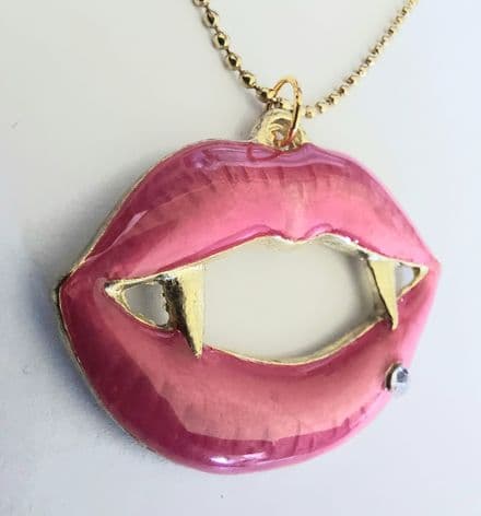 VAMPIRE Fashion design GOLD PINK LIP faux Diamond necklace , Halloween 2798