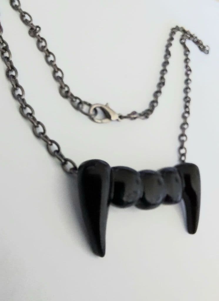 VAMPIRE RETRO BLACK TEETH pendant Necklace, Halloween Gothic 2806